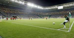 Paulistão: Após show, gramado da arena do Palmeiras ainda apresenta falhas