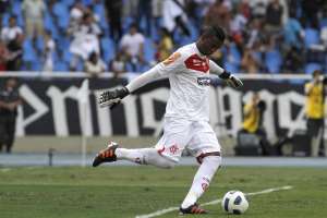 Após longa negociação, Figueirense enfim acerta com goleiro Felipe