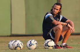 Valdivia pede para treinar e é relacionado para a decisão