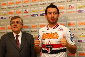 Rescisões de zagueiro Antonio Carlos e do meia Cañete ajudam o São Paulo a economizar R$ 300 mil na folha