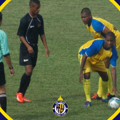 São Carlos perdeu para o Barcelona, por 1 a 0, gol de pênalti. Foto: São Carlos - site oficial