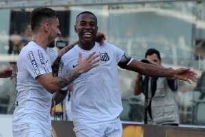 Paulistão: Presidente do Santos, Modesto Roma, adia viagem a Milão para reemprestar Robinho por causa da final