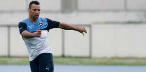 Daniel Carvalho assina até o fim do ano com o Botafogo e pode estrear quarta