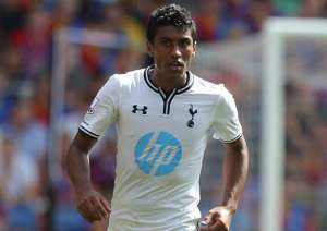 Em baixa na Inglaterra, Paulinho pode voltar para o Corinthians