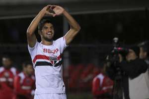 Garotos do São Paulo amadureceram com a crise, garante Lucão