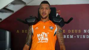 Antonio Carlos assina até 2016 e oficializa retorno ao Fluminense