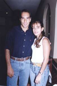 Isso que é chapéu! Carlos Alberto assume namoro com ex de Edmundo