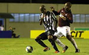 Copa do Brasil: Vinicius Kiss marca golaço e dá a vitória ao Tupi-MG sobre o Atlético-PR