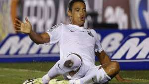 Palmeiras despista e nega interesse em Ricardo Oliveira, artilheiro do Santos