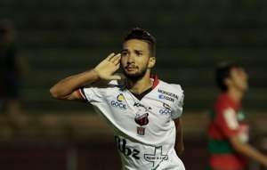 Santos e Inter disputam meia Clayson, do Ituano