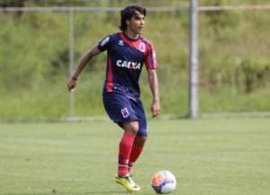 Santos fica próximo de anunciar volante Ricardinho, do 