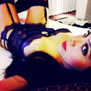 Fotos íntimas de ex de goleiro do Fla com Neymar, Beckham, entre outros, vaza na net. E agora?