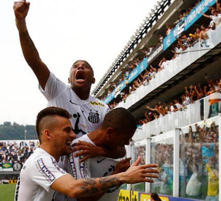 Robinho fez a diferença dentro e fora de campo. Santos é campeão com amplos méritos.