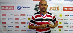 Série B: Santa Cruz apresenta João Carlos, ex-lateral do Cruzeiro, como primeiro reforço