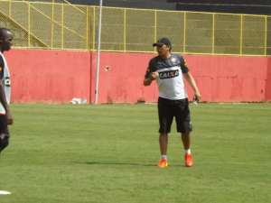 VITÓRIA: Sob desconfiança da torcida, Leão quer retornar à elite