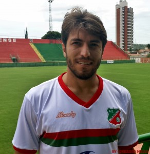 Polivalente, Niader estuda propostas das Série B e C do Brasileirão