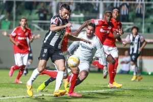 Atlético-MG poupa dez titulares e só leva Victor para duelo com Palmeiras