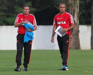 Brasileiro: Luxemburgo quebra a cabeça, Almir é testado no meio e pode ser titular do Flamengo contra o São Paulo