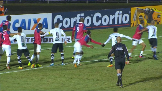 Ceará tentou, mas não conseguiu furar o bloqueio do Tricolor