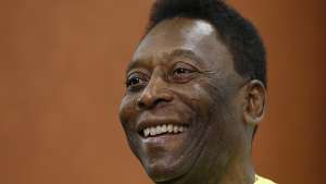 Após cirurgia e 5 dias internado, Pelé recebe alta de hospital em São Paulo
