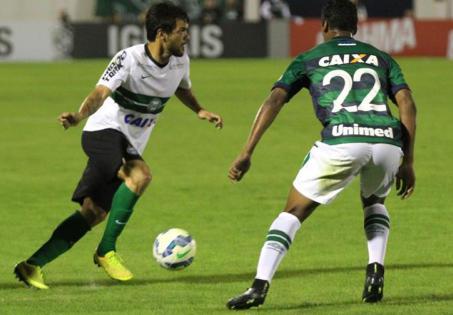 Chapecoense marcou bastante o Coritiba e conseguiu a virada em casa: 2 a 1