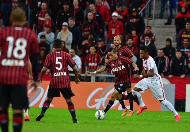 Atlético-PR estreia com o pé direito no Brasileirão