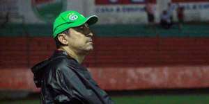 De volta aos treinos, jogadores da Chapecoense recebem elogios de Vinicius Eutrópio