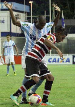 Macaé marcou bem o Santa Cruz, campeão pernambucano, e estreou com vitória na Série B