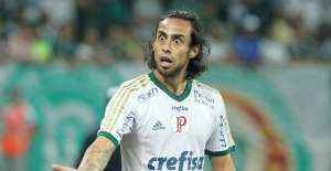 Valdivia é suspenso por dois jogos por ofensa a árbitro e desfalca Palmeiras