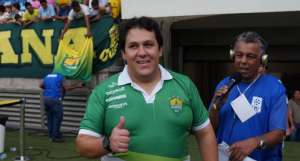 Técnico Fernando Marchiori comemora dentro da Arena Pantanal seus dois primeiros títulos como profissional