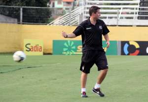 Série B: Técnico do Bragantino, Osmar Loss acredita em reação e pede mais calma aos jogadores