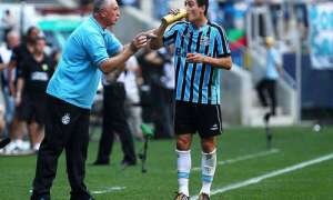 Insatisfeito com a reserva, Matías Rodríguez deve deixar o Grêmio e acertar com a La U