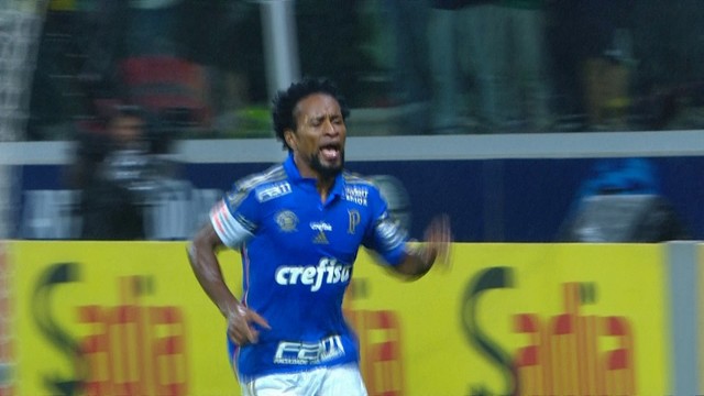 Zé Roberto marcou duas vezes e ainda desperdiçou um pênalti, que gerou o quarto gol do Verdão no rebote de Kelvin