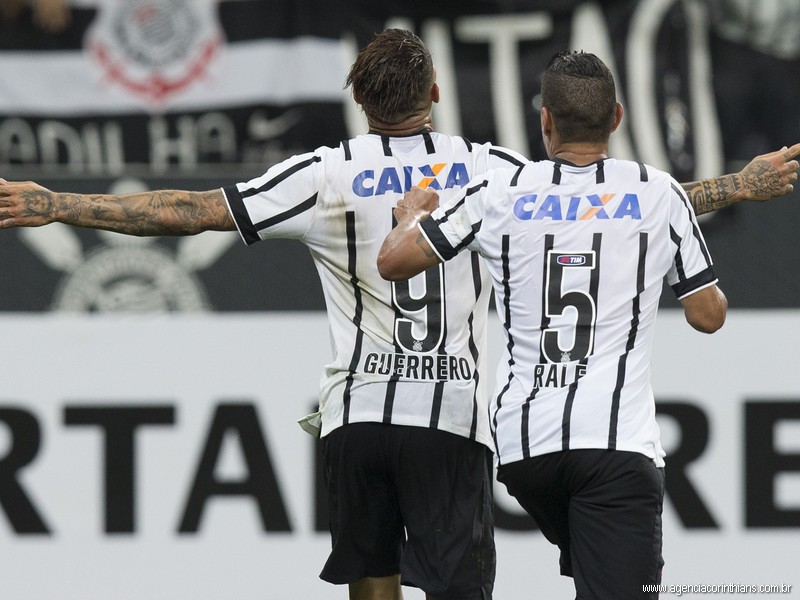 Brasil importa moda espanhola e Corinthians vira piada com “trio GLS”