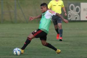 Após estreia ruim, Everton admite pressão no Flamengo por vitória em casa