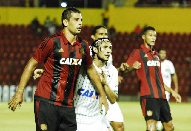 Diego Souza (foto) em grande fase decidiu novamente para o Sport, classificado para a terceira fase da Copa do Brasil. - www.sportrecife.com.br