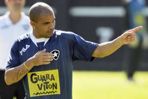 Atlético-PR deve confirmar lateral Alessandro para o Brasileirão