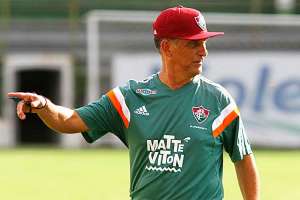 Com treino tático, Ricardo Drubscky não dá indício do Fluminense que joga domingo