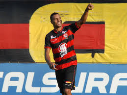 Coritiba fica próximo de anunciar Elton, atacante do Vitória