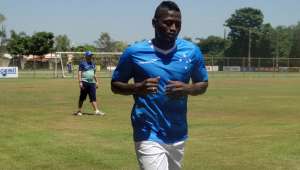 Sem vencer no Brasileirão, Vasco faz proposta por Riascos, do Cruzeiro