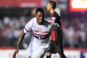 Michel Bastos treina no dia de folga do São Paulo para se recuperar