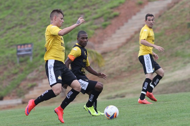 Criciúma treina para enfrentar o Náutico