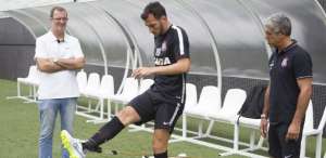 'Provamos que aqui não existem mercenários no Corinthians', diz Edu Dracena