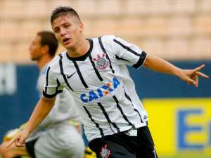 Endividado, Corinthians deve vender Matheus Cassini para o Palermo