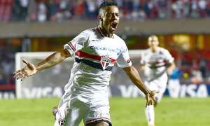 Michel Bastos treina e deve voltar ao São Paulo contra o Joinville