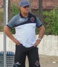Marcelo Villar observa treino do Botafogo-PB
