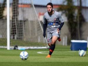 Atlético-PR oficializa meia Giovanni, jovem promessa do Corinthians e campeão do mundo