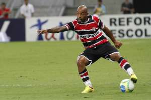 Chapecoense contrata lateral Tiago Costa, do Santa Cruz