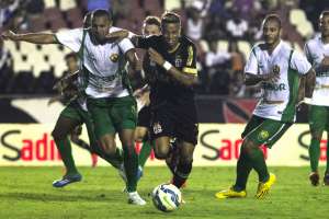 Vasco 0 x 0 Cuiabá - Cruzmaltino faz o básico, para no goleiro e sai de campo vaiado