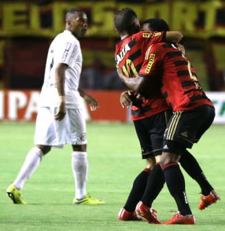 Sport deu um gás no final do jogo e mereceu a vitória sobre o Santos. Agora tem vantagem na volta.